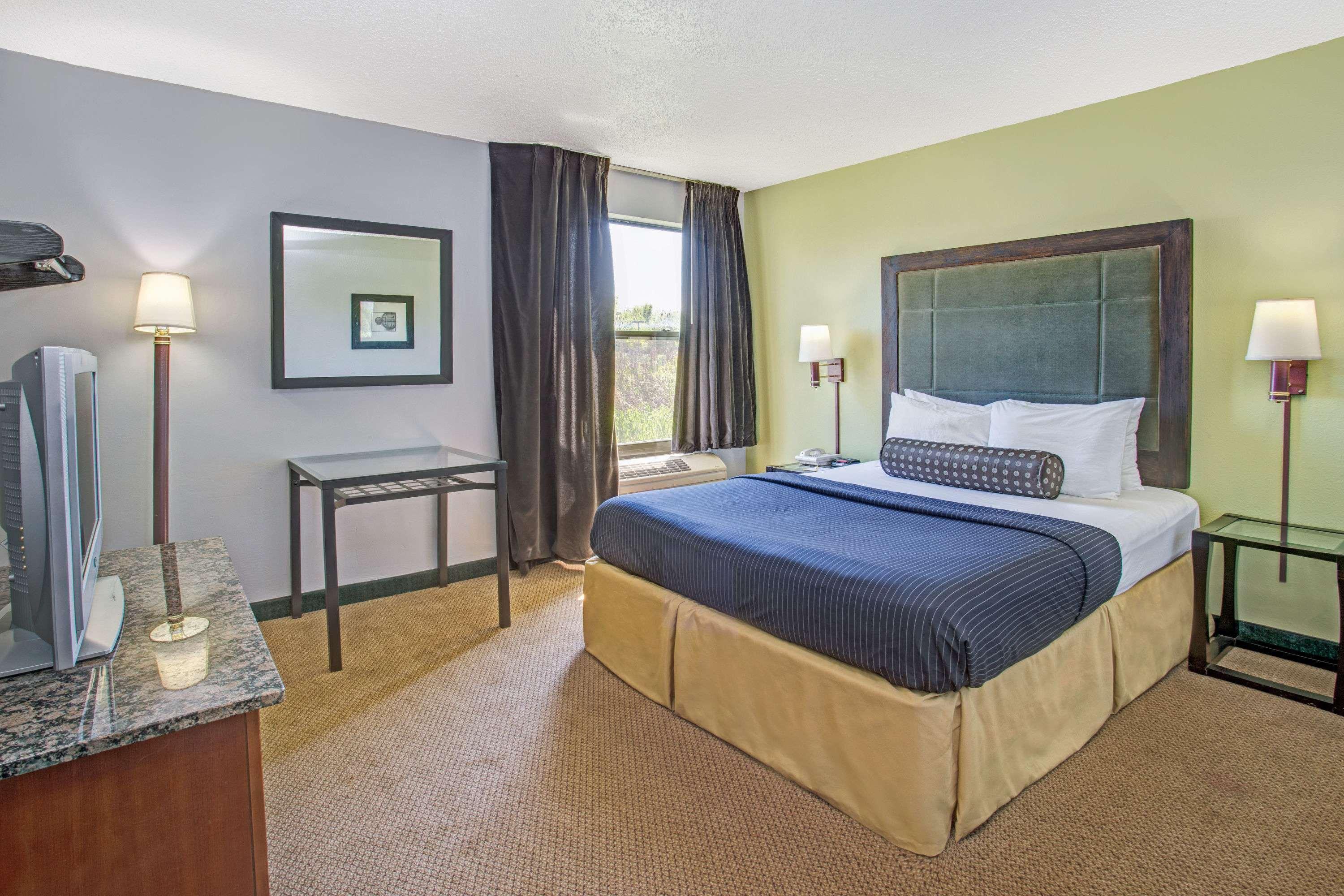 Days Inn By Wyndham Great Lakes Naval Base North Chicago Extérieur photo